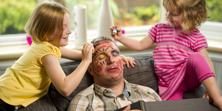 1 Prilli, prejardhja dhe historia e Ditës së Shakasë. Disa nga gënjeshtrat më të famshme