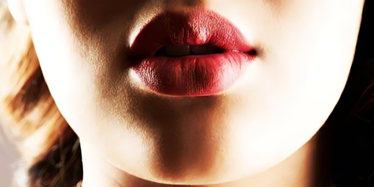 Buzët, petalet drithëruese të epshit, ato që na shpërblyen me shenjtërinë e puthjes