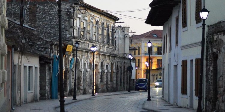 Albert Vataj: Shkodra, i përmallshmi qyteti jem… N’syt tuej, e n’pikllimin tem, vërshuekan tana vjeshtat e pritjes