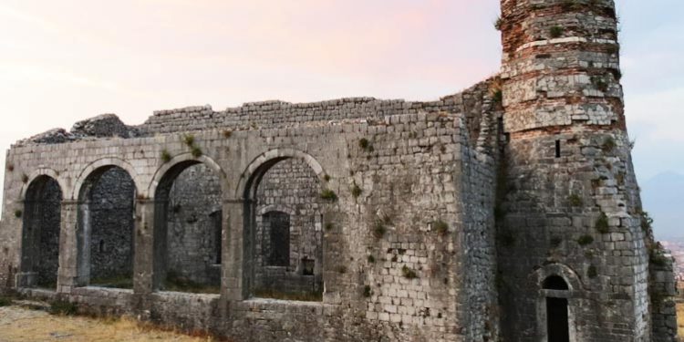 Arkitektura e kultit, një shembull përfaqësues i një tradite të pasur, thelbësisht europiane