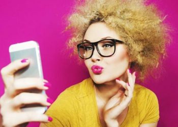 Arsyet pse njerëzit bëjnë “selfie” shpesh – Cili është kuptimi i vërtetë i fjalës?
