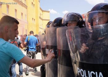 Albert Vataj: Pse nuk erdha me ty sot në protestë miku im?!