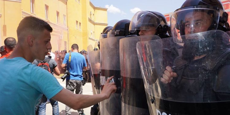 Albert Vataj: Pse nuk erdha me ty sot në protestë miku im?!