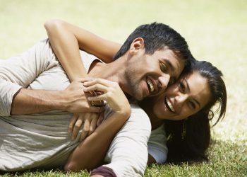 Si i përgjigjet Zhan Zhak Ruso pyetjes: Si mund ta bëj një grua të lumtur një burrë?