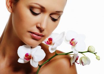 Albert Vataj: Femra dhe lulja, mëkatueset e dëshirimeve tona dehëse e afshit përvëlak