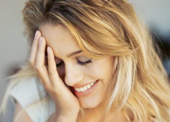 Gruaja vezulluese, idilikja e një përjetimi dritues