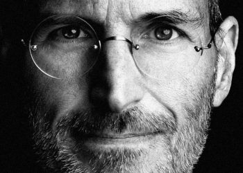Steve Jobs, ai që shndërroi kurajon dhe krijimin në erë të re besimi te zotërimi i dritës