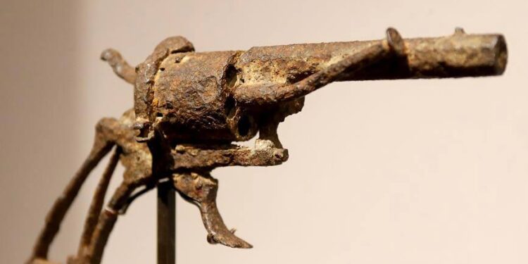 Revolveri me të cilin Vincent van Gogh qëlloi veten më 27 korrik 1890, duke ndërruar jetë dy ditë më vonë