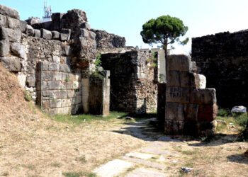 Në Lezhë, aty ku pesë shekuj histori katandisen në nevojtore publike