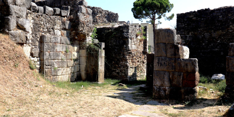 Në Lezhë, aty ku pesë shekuj histori katandisen në nevojtore publike