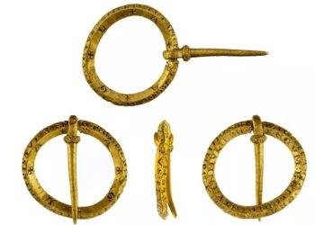 Gjendet një karficë prej ari mesjetare me mbishkrime fetare dhe magjike në latinisht dhe hebraisht