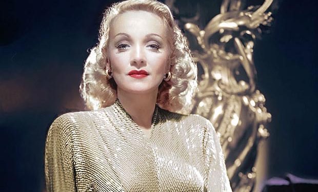 Ende moderne pas gjithë këtyre viteve… Karizma dhe modestia emblematike e Marlene Dietrich