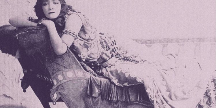 Sarah Bernhardt, aktorja e “zërit të artë”, “hyjnorja” që diti të rinovojë dhe fisnikërojë artin dramatik