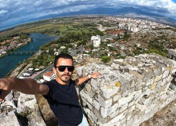 Terenc Pepa, fotografi që fokuson shpirtshëm hiret e bukurive tona t’hyjshme