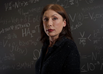 Laura Mersinin, kozmologia shqiptare që ndriçoi errësirën e universit, rrëfen rrugtimin e saj në “Laura Mersinin,”