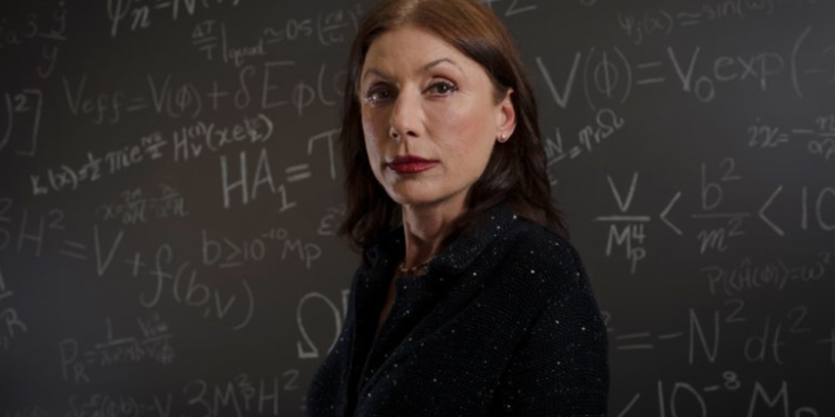 Laura Mersinin, kozmologia shqiptare që ndriçoi errësirën e universit, rrëfen rrugtimin e saj në “Laura Mersinin,”