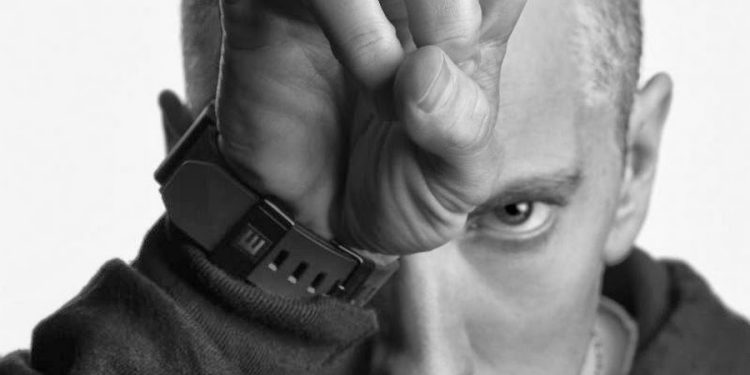 Eminem, “Mbreti i Hip Hopit”, erdhi nga një fëmijëri e vështirë për të bërë art duke tentuar të çlirohet nga demonët