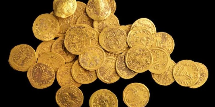 Një thesar bizantin prej 44 monedhash ari u gjet në një rezervat natyror në Izrael