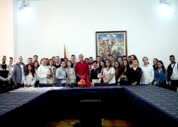 Ka ende shpresë, për ta çuar të tashmen e rrëmujshme dhe kaotike në një të nesërme ëndërrtare