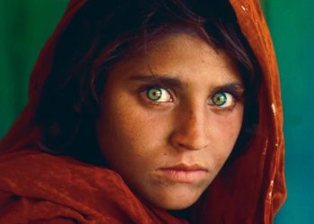 Historia e një fotoje dhe dy kohët e vajzës Sharbat Gula, fytyra e tragjedisë së Afganistanit