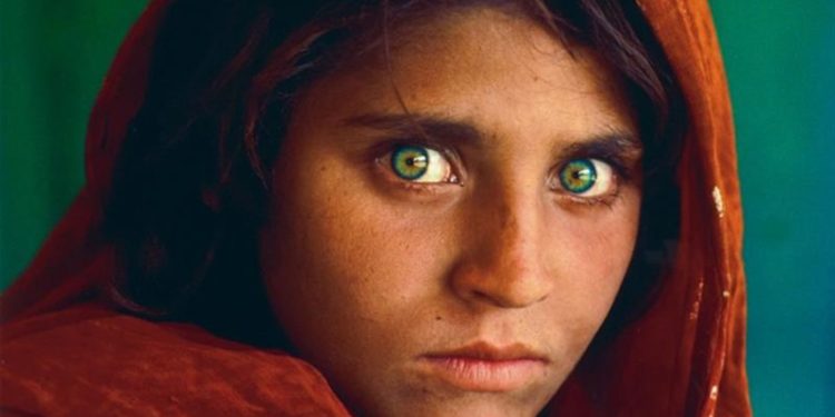 Historia e një fotoje dhe dy kohët e vajzës Sharbat Gula, fytyra e tragjedisë së Afganistanit