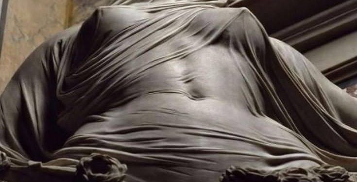 Kur arti i magjepsjes së jetësuar në mermer, shpërblen përmes një vullneti qiellor krijues