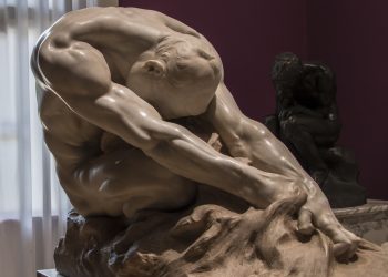 “Njerëzimi kundër të keqes”, sublimja krijuese e skulptorit italian, Gaetano Cellini