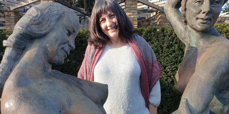 Gentiana Kone, një fenomen në letërsinë moderne, ajo që na mëkon shenjtërisht fjalën rrëfimtare