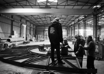 “Çelësi i së sotmes”, i artistit shqiptar, Miloti, çel siparin e sfidës së realizimit të superskulpturës