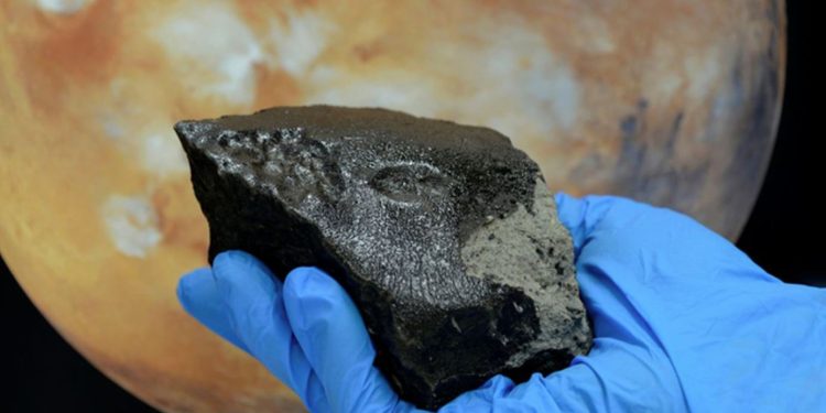 Meteori i Marsit që u përplas me Tokën përmban “diversitet të madh” të përbërjeve organike