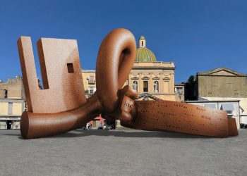Alfred Mirashi- Miloti, vjen në Napoli me skulpturën monumentale, “Çelësi i të sotmes”, si pjesë e projektit, “Çelësat e unitetit”