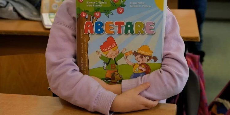 Mërgimtar, është amanet i të parëve dhe thirrje gjaku, mësojuani fëmijëve shqipen siç shqiponja u mëson zogjve të saj fluturimin!