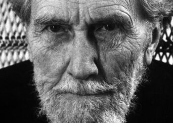 Më 18 prill 1958, gjykata Federale e SHBA-ve liron nga çmendina ku e ngujoi për 13 vite poetin Ezra Pound
