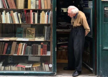 Parisieni 95-vjeçar, sfiduesi që e shndërroi librarinë e tij në thesar të trashëgimisë botërore
