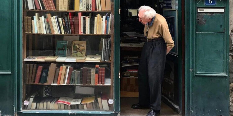 Parisieni 95-vjeçar, sfiduesi që e shndërroi librarinë e tij në thesar të trashëgimisë botërore