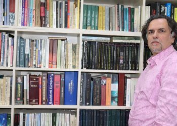 Ligjvënësit e Shqipërisë mjerë, që u rrisin pagat vetes, këto bijë bastardë, etërish hekakeq!