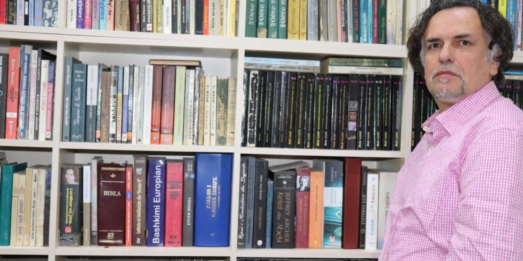 Ligjvënësit e Shqipërisë mjerë, që u rrisin pagat vetes, këto bijë bastardë, etërish hekakeq!