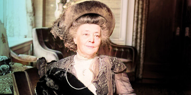 Bertha von Suttner, romancieria më e shitur dhe pacifistia me famë ndërkombëtare, gruaja e parë që mori Çmimin Nobel për Paqe