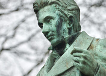 Søren Kierkegaard “Të dëshpërohesh për veten, në dëshpërim të duash të shpëtosh nga vetja, është formula për çdo dëshpërim”
