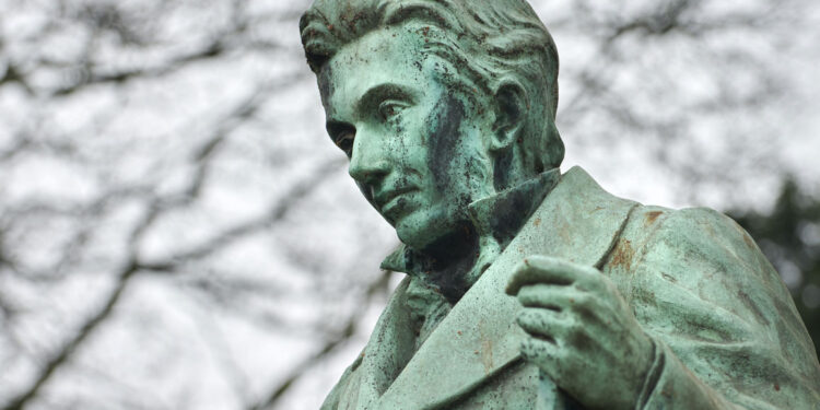 Søren Kierkegaard “Të dëshpërohesh për veten, në dëshpërim të duash të shpëtosh nga vetja, është formula për çdo dëshpërim”