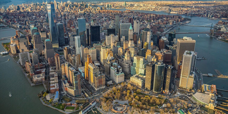 Qiellgërvishtësit, përbindëshat që po e fundosin çdo ditë pak e nga pak Nju Jorkun