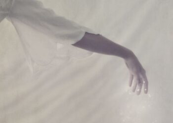 Njeriu gjithmonë ka ndjerë nevojën të tërhiqet në vetvete dhe të shijojë çaste intensive heshtjeje