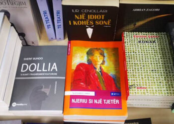 Reflektimi magjepsës i ballafaqjeve shkëlqimtare të Natasha Lakos në librin “Njeriu si një tjetër”