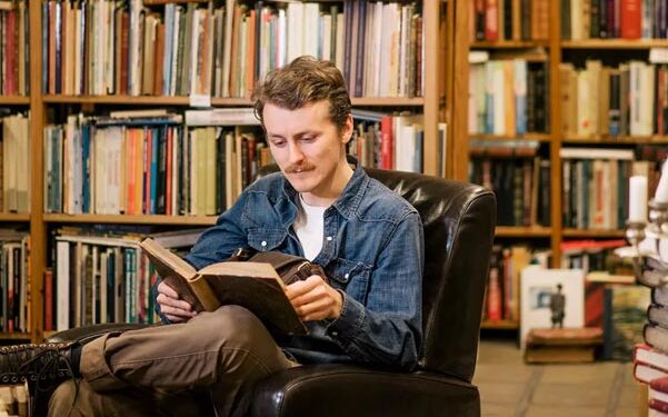 Leximi na ndihmon të pasurojmë mendjen, lartësojmë shpirtin dhe zbukurojmë jetën