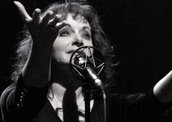 Edith Piaf, “Harabeli i Vogël” i artit të madh, jeta e vrullshme dhe suksesi i një këngëtareje ikonike franceze