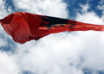 KUSHTRIMORE POETIKE/ Flamur, po due me gëzu me ty sot, anipse ligshtue se s’mujtme me ken për ty valvim