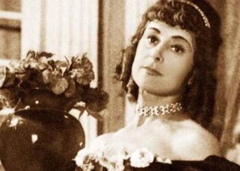 Marie Kraja, zëri magjepsës i operas shqiptare, interpretuesja që nxori këngën popullore nga auditori familjar për ta ngjitur në skenat koncertale