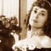Marie Kraja, zëri magjepsës i operas shqiptare, interpretuesja që nxori këngën popullore nga auditori familjar për ta ngjitur në skenat koncertale