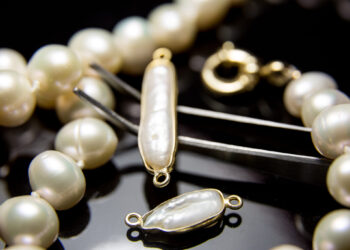 Perlat, këto sfera të mahnitshme që krijohen nga vetëmbrojtja e një molusku