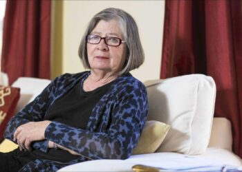 Barbara Ehrenreich, gruaja që luftoi me kancerin e gjirit dhe i’u kundërvu diktaturës së rrezikshme të të menduarit pozitivisht, e optimizmit imponues